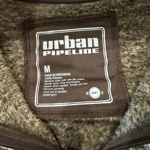 Boys lot of 2 pullovers, EUC! - Picture 4 of 4